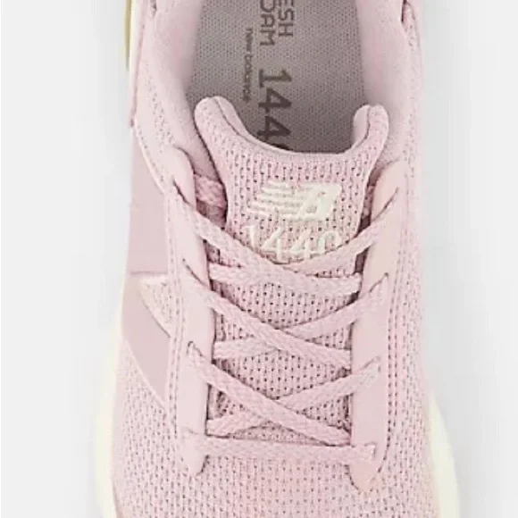 New Balance Women's 
Rare Color Neutral Ballerina 🩰 Pink - Picture 4 of 7
